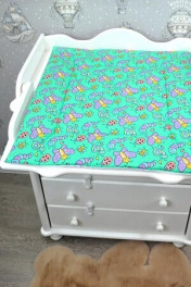 бабочки на зеленом