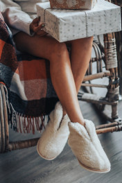 светло-бежевый