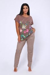 коричневый