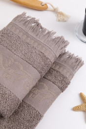 коричневый