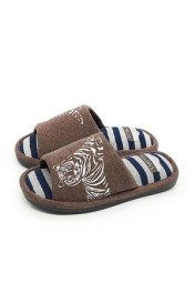 коричневый