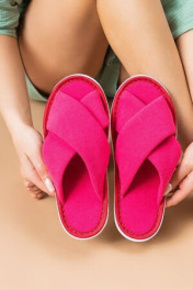 темно-розовый