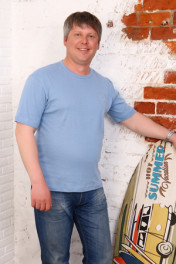 светло-голубой