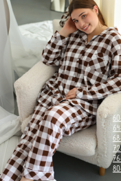 коричневый