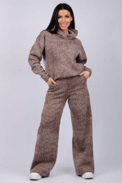 коричневый