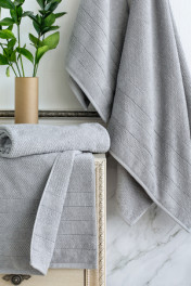 холодный серый