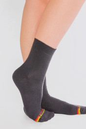 темно-серый