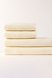 нежно-бежевый