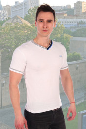 белый