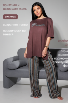 Костюм с брюками с брюками и футболкой 409