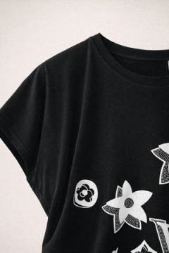 Футболка со стразами Graphic Bloom арт. А1025