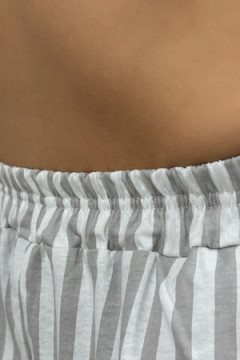 Шорты в полоску серые