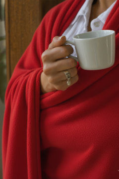 Плед Флисовый красный 100% полиэстер, плотность 130 г/м2