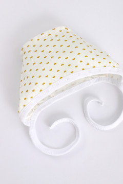 Набор для младенца чепчик и слюнявчик арт. ЧП-СЛУ/сердечки-беж