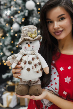 Игрушка новогодняя с выдвижными ногами Снеговик шляпа бежевый