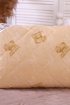 Подушка "Овечья шерсть" тик на молнии лебпух+овеч, стег, лента, сумка(Н)