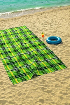 Полотенце пляжное Яркая клетка