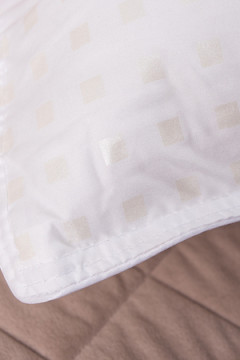 Подушка "Лебяжий пух" тик леб. пух, атл. кант, отстрочка, лента, сумка(Н)