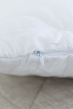 Подушка "Юнибив" бамбук+леб. пух на молнии стеганая м/ф(белая) 550гр, сумка