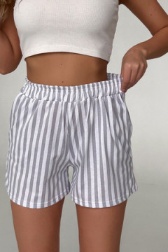Шорты в полоску серые