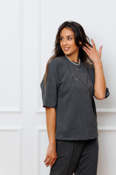 Футболка с вышивкой