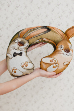 Подушка декоративная игрушка С любовью зайчата 30*40