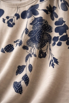 Футболка со стразами Delicate Bloom арт. М-258