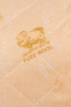 Подушка "Овечья шерсть" тик на молнии лебпух+овеч, стег, лента, сумка(Н)