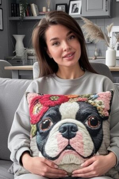 Наволочка декоративная Собака с цветами серый