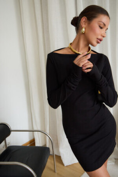 Платье лапша с открытыми плечами