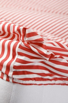 Простыня на резинке Urban Family Малиновый полоса