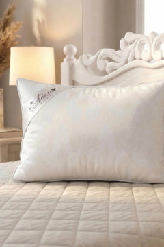 Подушка "ШЕЛК" тик на молнии леб.пух,атл.кант,лента,сумка(Н)