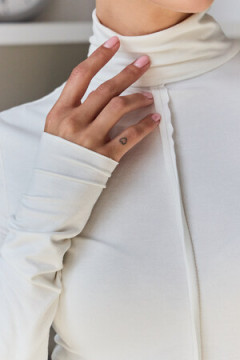 Водолазка облегающая с необработанными швами