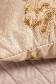 Подушка "Верблюд" тик на молнии лебпух+вербл, стег, лента, сумка(Н)