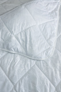 Одеяло из микрофибры всесезонное