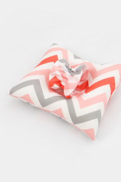 Подушка для кормления ребенка на манжете арт. ПКР/зигзаг-розовый