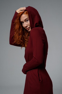 8520 Платье с капюшоном