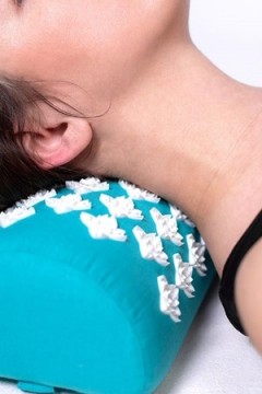 Подушка с аппликаторами полувалик с акупунктурными иголками Smart massage