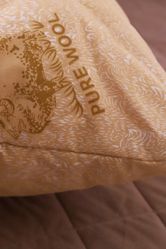 Подушка "Овечья шерсть" тик на молнии лебпух+овеч, стег, лента, сумка(Н)