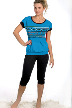 Пижама с бриджами и футболкой 50