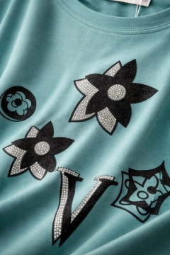 Футболка со стразами Graphic Bloom арт. А1025