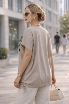 Футболка со стразами Delicate Bloom арт. М-258