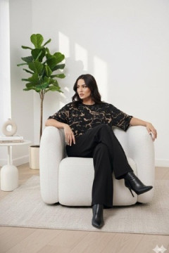 Костюм с брюками с брюками и футболкой 411