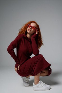 8520 Платье с капюшоном