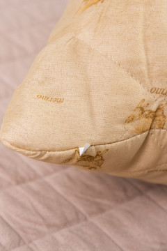 Подушка "Овечья шерсть" п/э полиэфирное волокно, стег, пакет с пл. ручкой(Н)